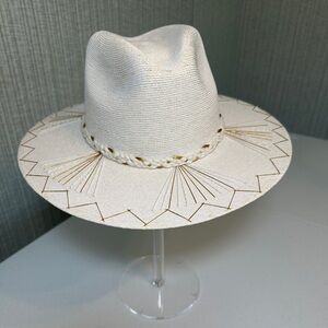 Corazon Playero Kapalua White & Gold Handmade Palm Hat Size M